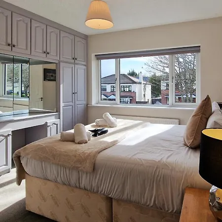 Ferienhaus 2 Minute Walk To Luas Dublin