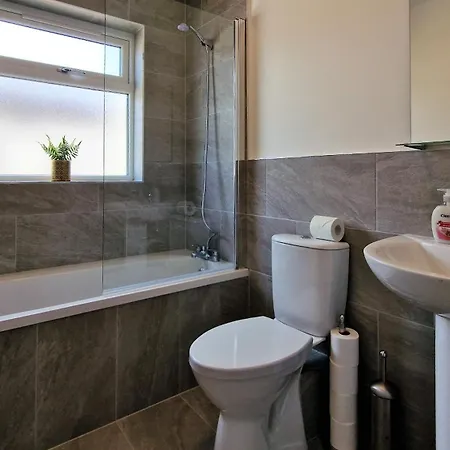 Ferienhaus 2 Minute Walk To Luas