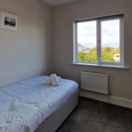 Ferienhaus 2 Minute Walk To Luas