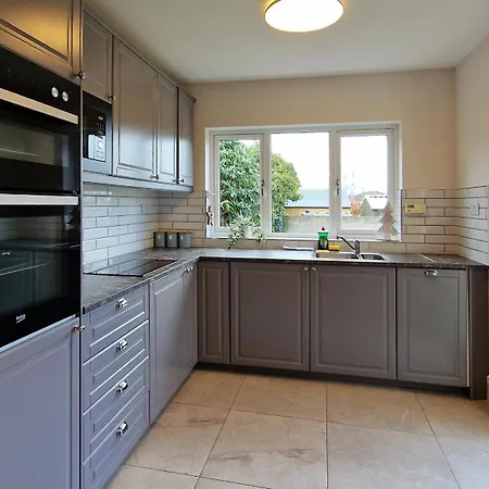 Ferienhaus 2 Minute Walk To Luas Dublin