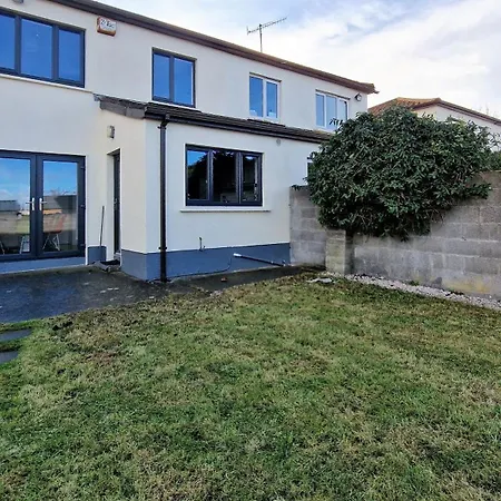 2 Minute Walk To Luas بيت للعطل