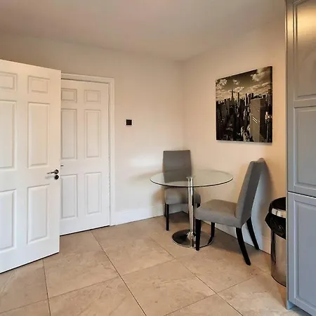 2 Minute Walk To Luas * Dublin