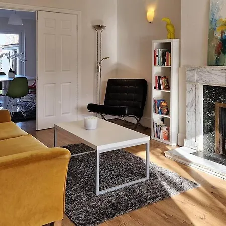 2 Minute Walk To Luas * Dublin