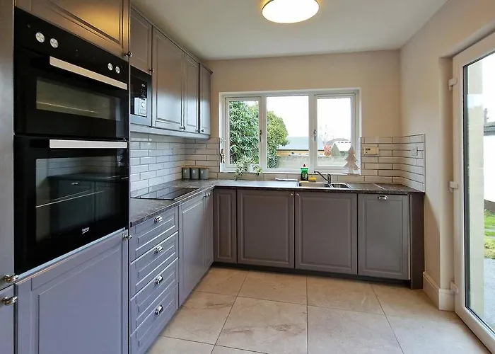 2 Minute Walk To Luas *