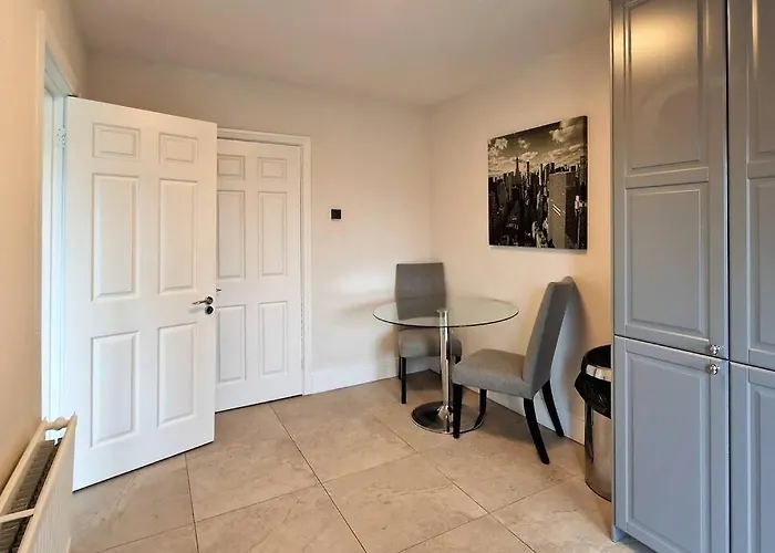 2 Minute Walk To Luas * Dublin