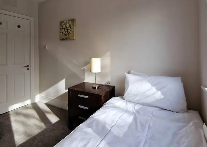 2 Minute Walk To Luas Holiday home