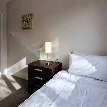 2 Minute Walk To Luas בית נופש